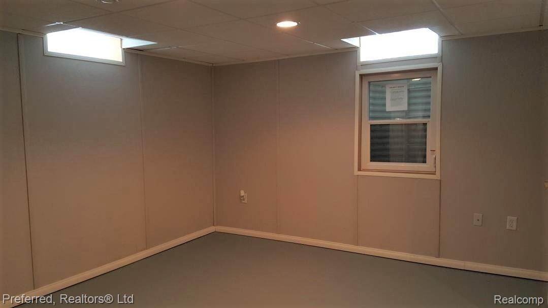 48289 Rockefeller Drive Canton, MI 48188 - Photo 16 of 29 3RD BEDROOM EGRESSS