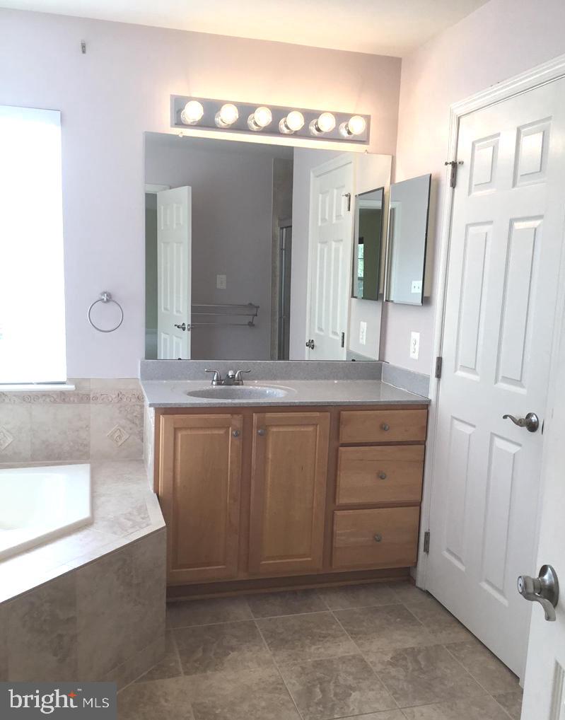 1707 Canal Clipper Court Point of Rocks, MD 21777 - Photo 16 of 30 Master Bahroom