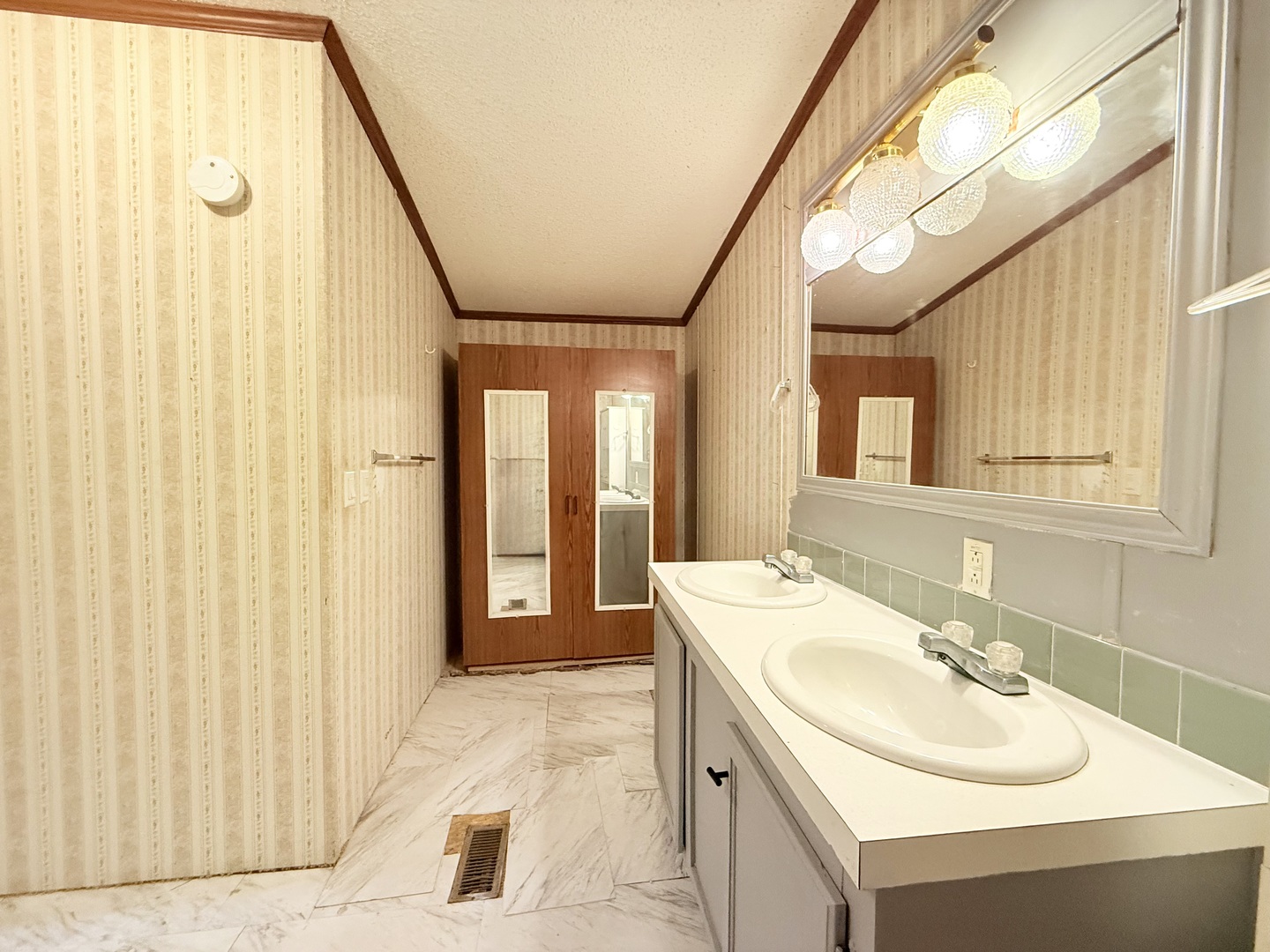 410 West Mable Street Harrisburg, IL 62946 - Photo 11 of 17