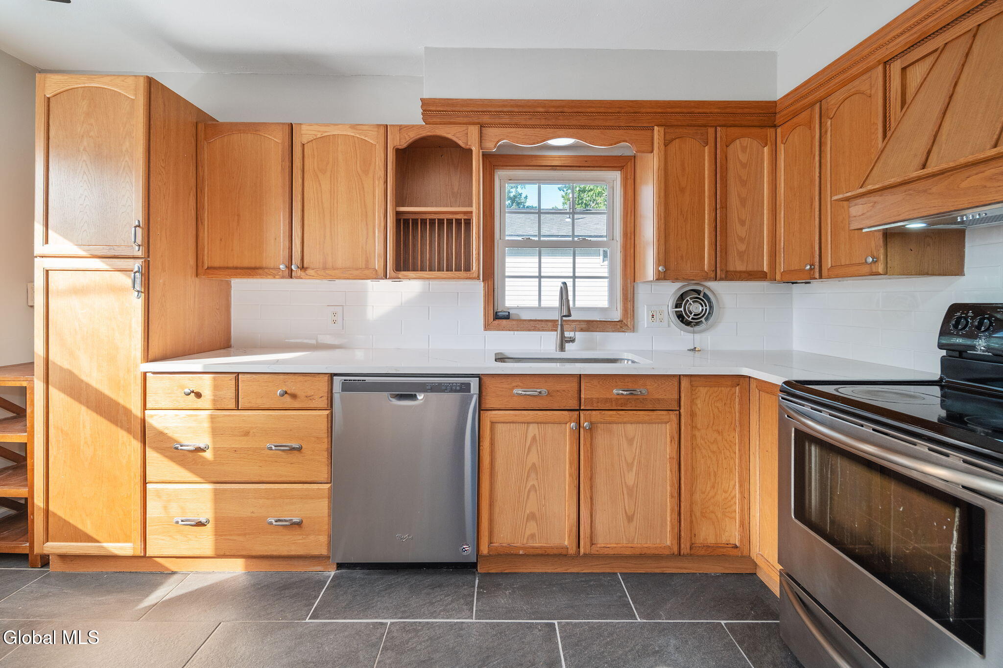 420 Chiswell Road Schenectady, NY 12304 - Photo 14 of 34 14-420ChiswellSt_14