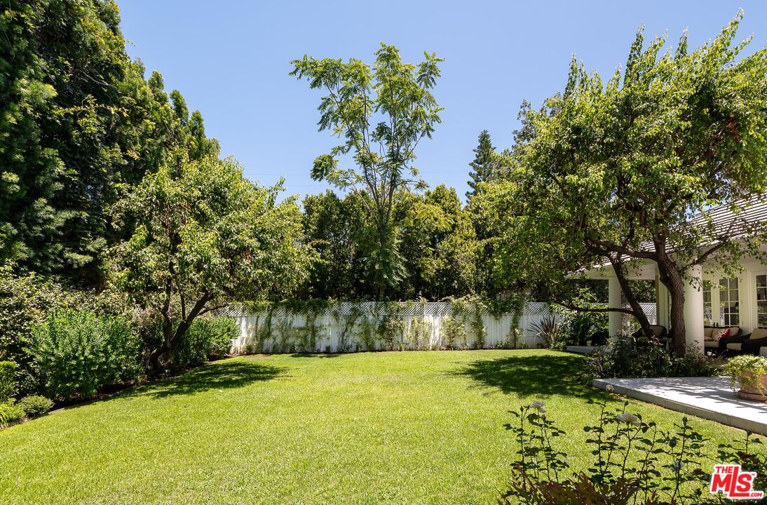 17417 Rancho Street Encino, CA 91316 - Photo 38 of 49