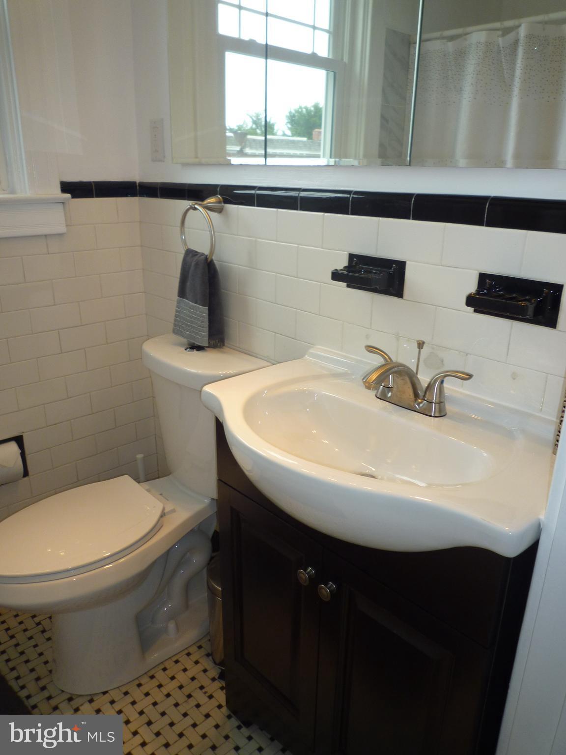 3406 Juneway Baltimore, MD 21213 - Photo 14 of 30 Bath