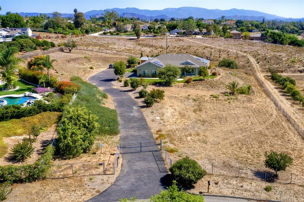 1526 Green Acres Road Fallbrook, CA 92028 - Photo 2 of 25