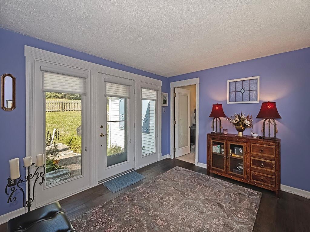 9745 Lindsay Road Pittsburgh, PA 15237 - Photo 4 of 36 a view of a livingroom with furniture