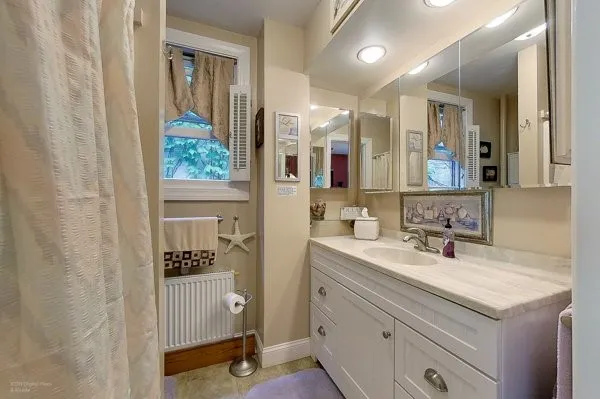 $2,450 | 616 Thames Street, Unit 1, Newport, RI 02840