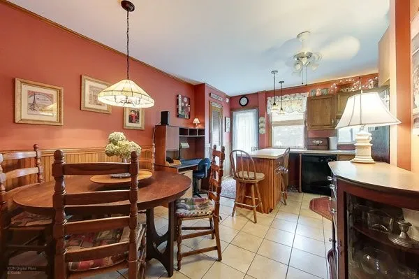 $2,450 | 616 Thames Street, Unit 1, Newport, RI 02840