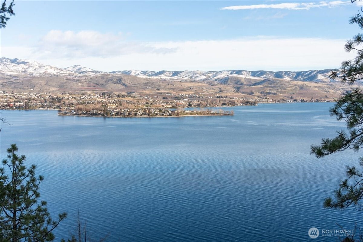 7365 Ridgeview Drive Chelan, WA 98816 - Photo 4 of 17