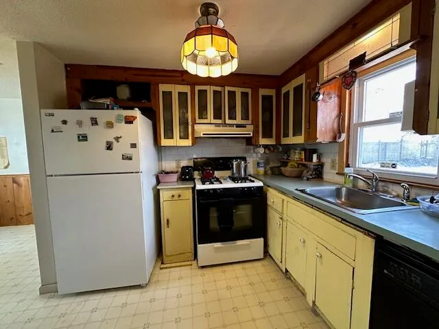 $395,000 | 43 Quaker Road, Hyannis, MA 02601