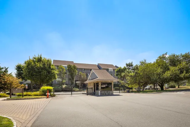 $1,198,000 | 9 B Cove Lane, Unit 9B, North Bergen, NJ 07047