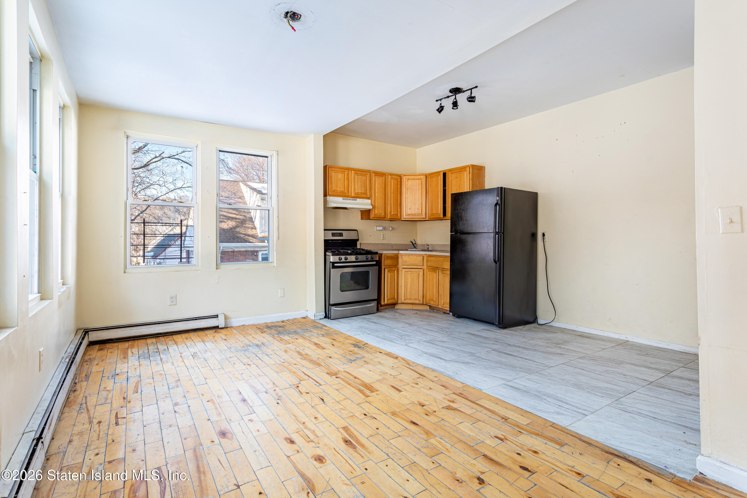 191 Roff Street Staten Island, NY 10304 - Photo 3 of 18 064A9136-HDR