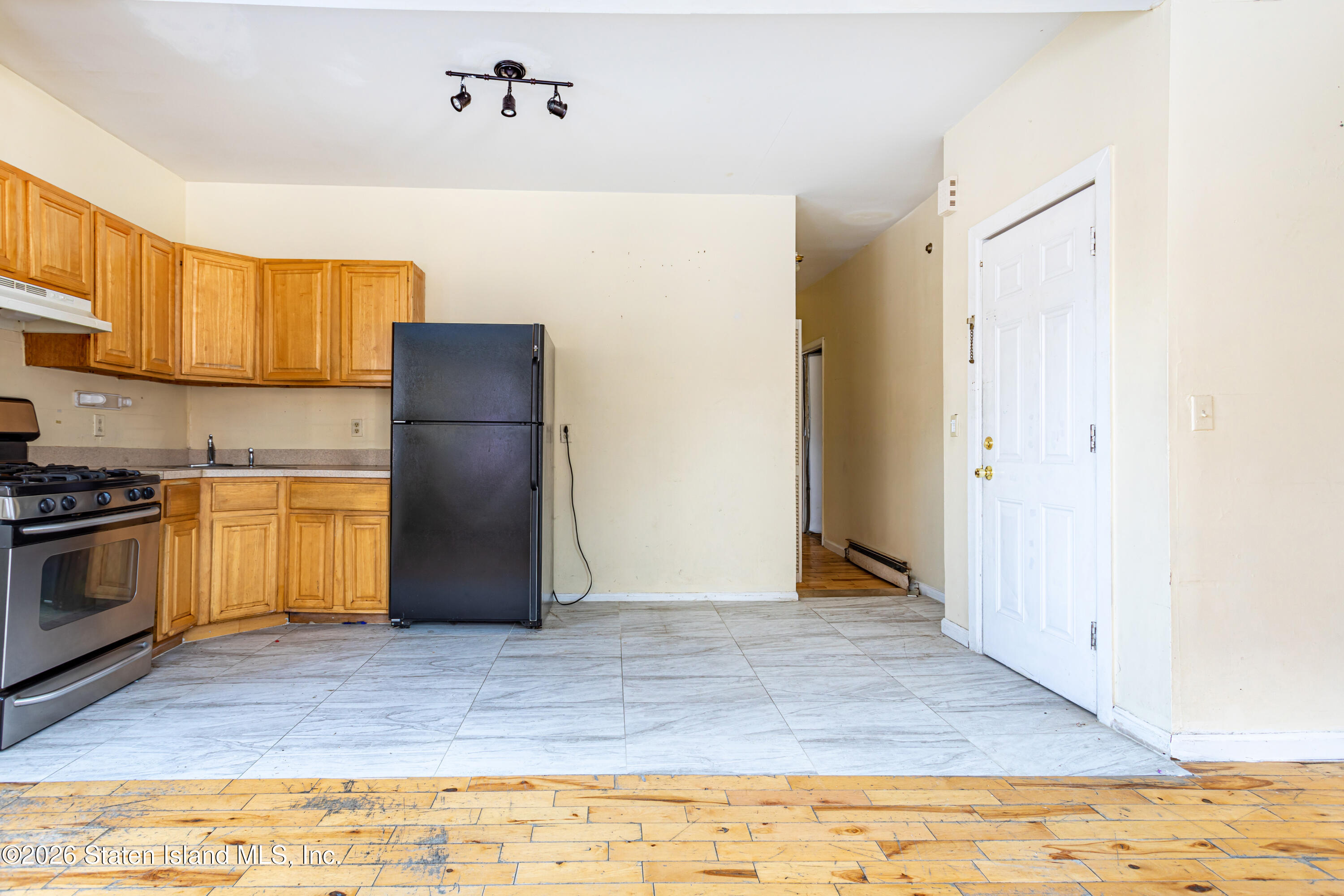 191 Roff Street Staten Island, NY 10304 - Photo 5 of 18 064A9148-HDR