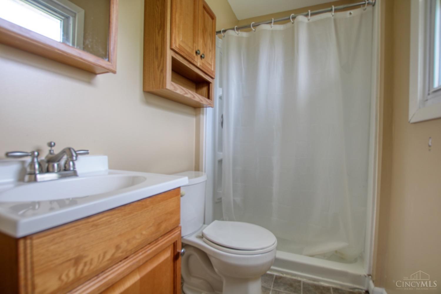 6451 Hendrickson Road Middletown, OH 45044 - Photo 14 of 17 Gallery Image 14