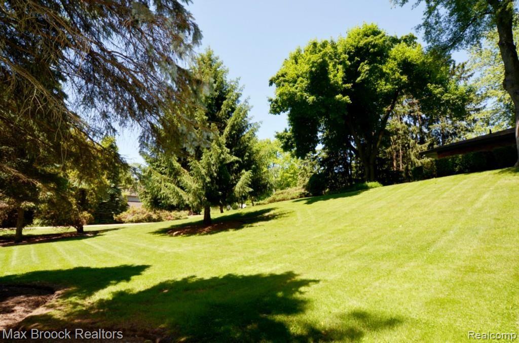 3791 West Pemberton Road Bloomfield Hills, MI 48302 - Photo 22 of 82 back5 copy.jpg
