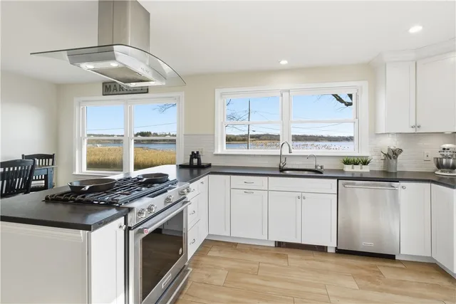 $749,900 | 9 Bay Road, Warren, RI 02885