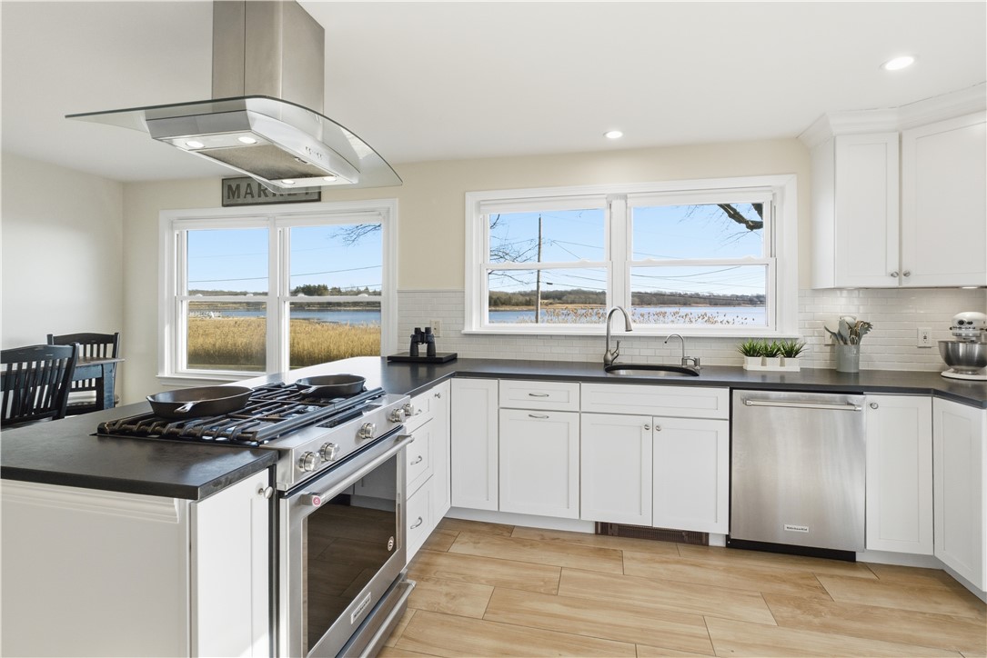 9 Bay Road Warren, RI 02885 - Photo 4 of 24 Gallery Image 4