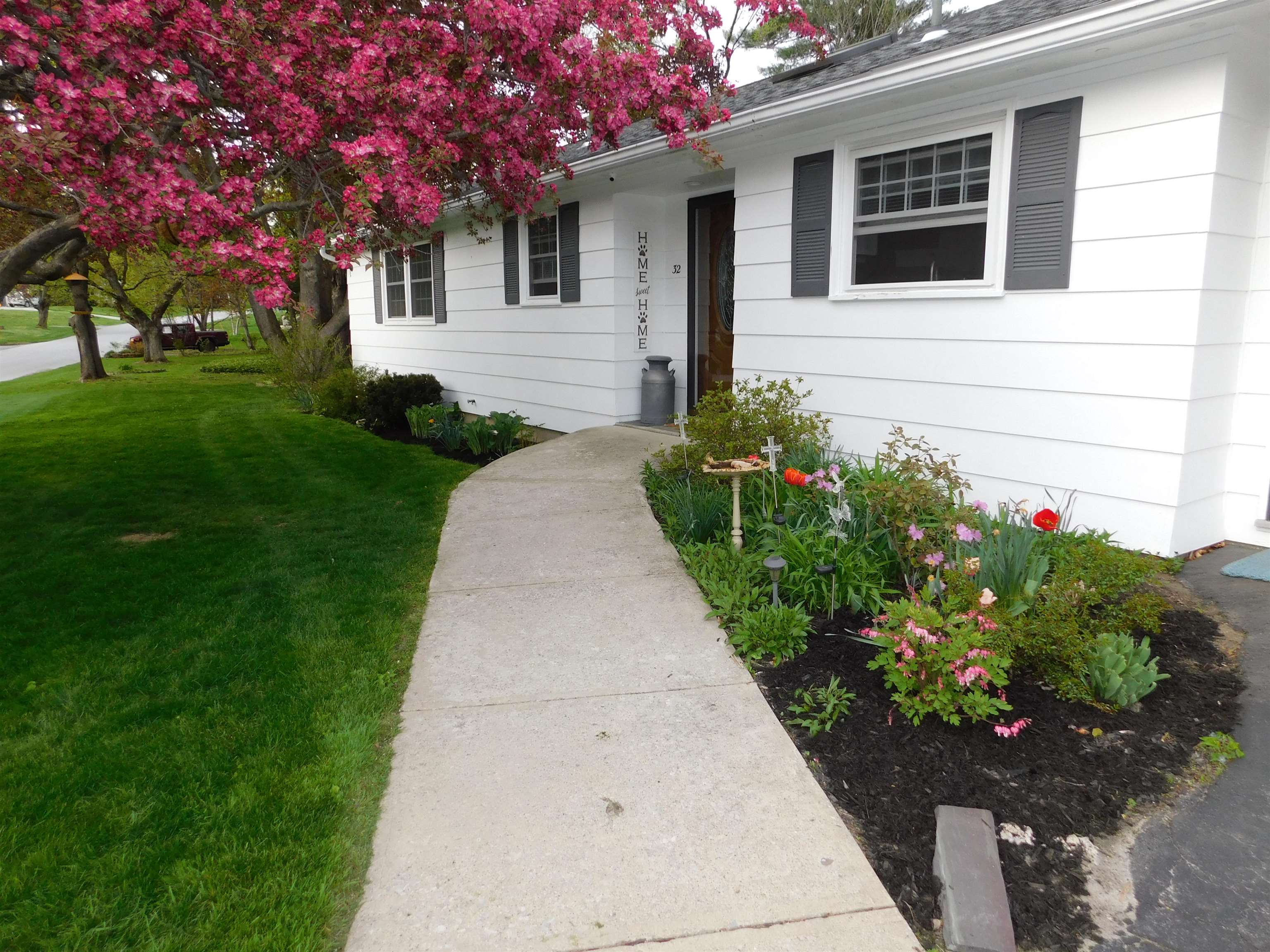 32 Hillside Road Rutland, VT 05701 - Photo 2 of 40