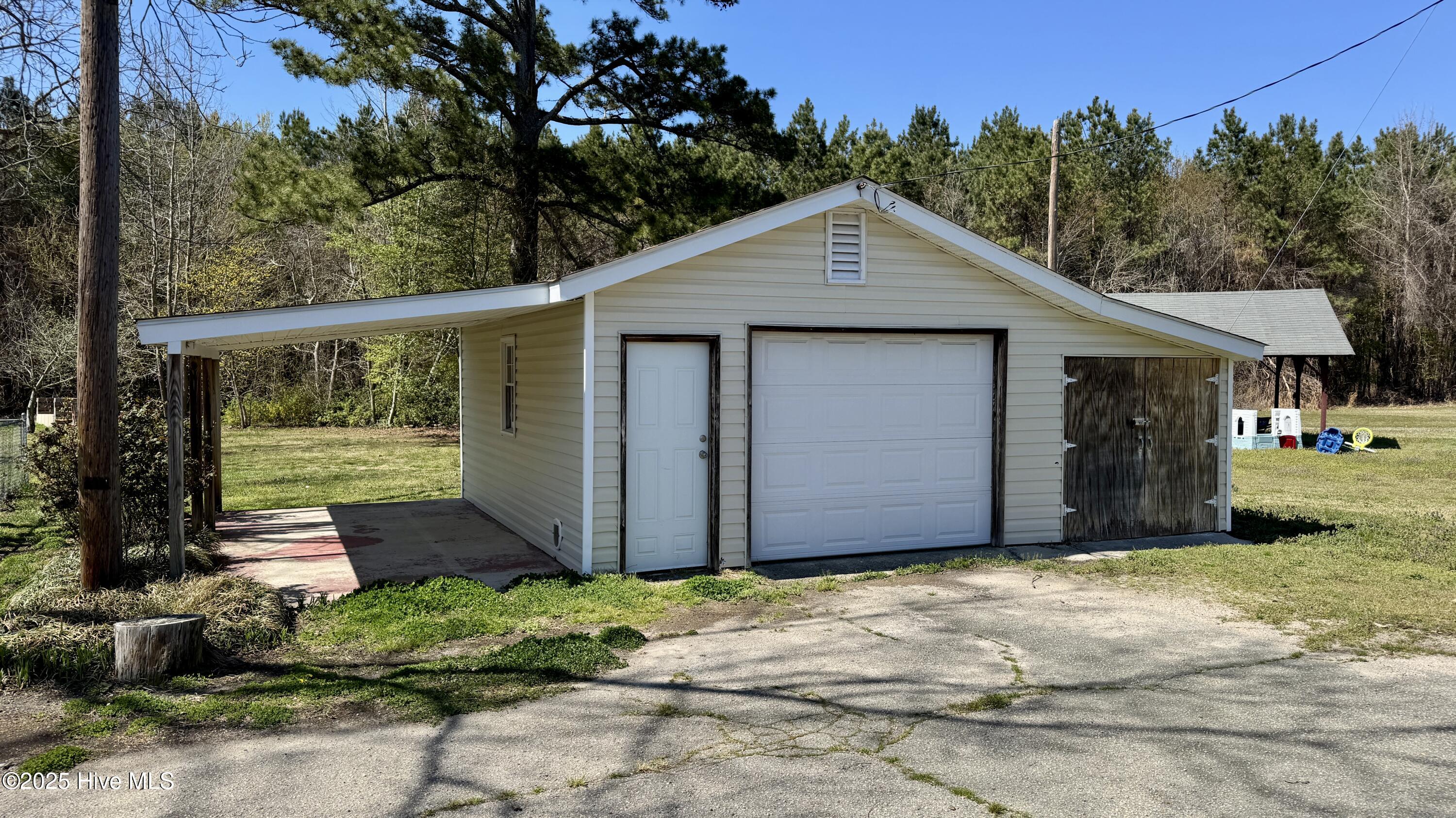 5444 Deans Road Battleboro, NC 27809 - Photo 22 of 30 Garage and workshop with covered space