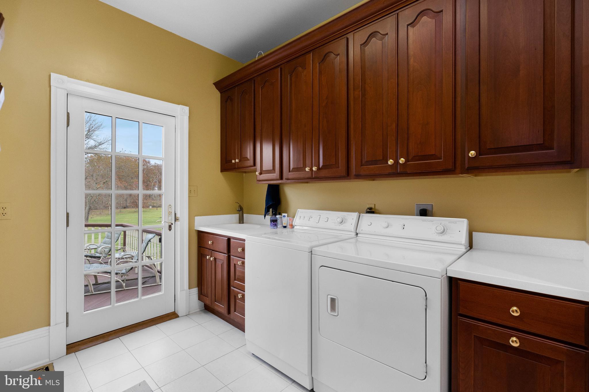 37120 Devon Wick Lane Purcellville, VA 20132 - Photo 29 of 66 a utility room with dryer and washer