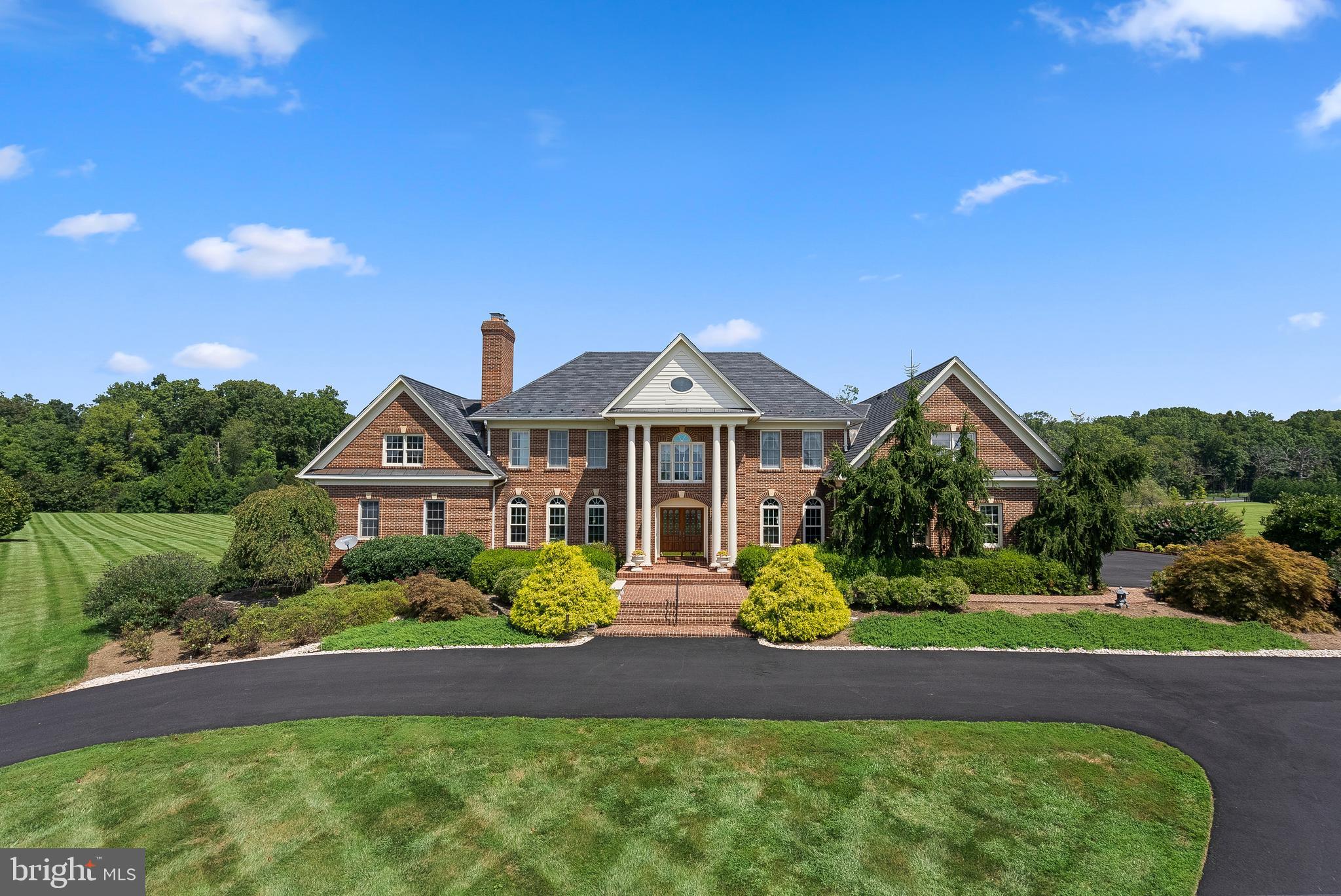 37120 Devon Wick Lane Purcellville, VA 20132 - Photo 3 of 66 a front view of a house with garden