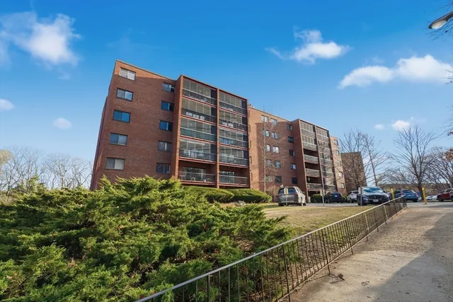 $3,300 | 2 Summit Drive, Unit 68, Reading, MA 01867