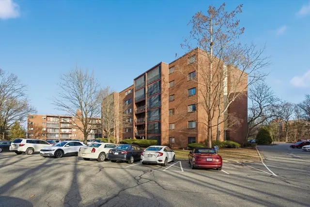 $3,300 | 2 Summit Drive, Unit 68, Reading, MA 01867