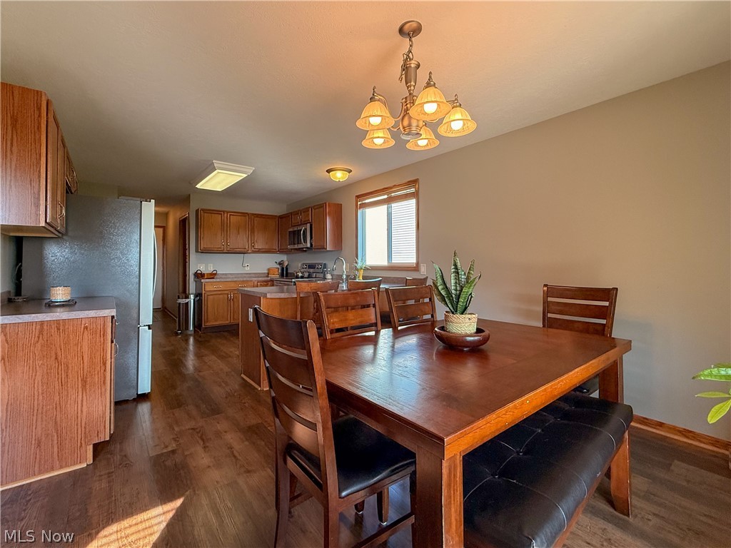 125 Pondview Circle Rittman, OH 44270 - Photo 10 of 38 Second dining area off kitchen