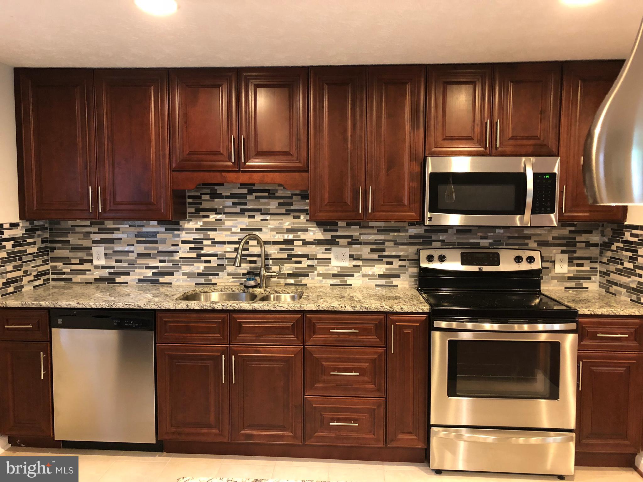 2244 Cocquina Drive Reston, VA 20191 - Photo 2 of 7