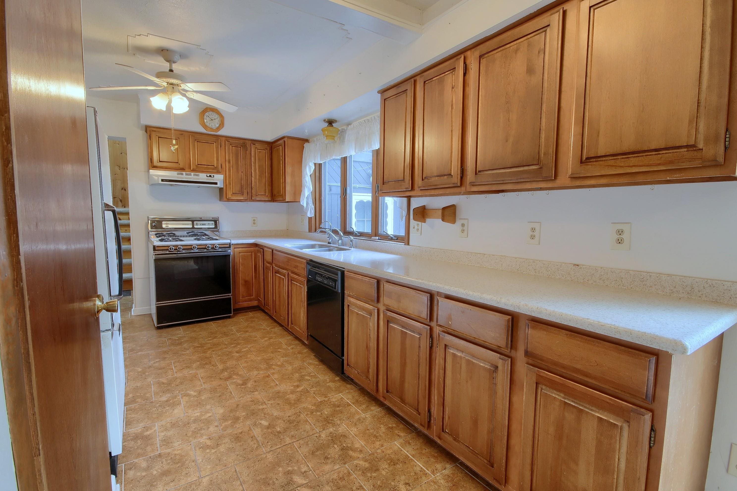 37567 Radde Street Clinton Township, MI 48036 - Photo 8 of 32 50084843-7.JPG