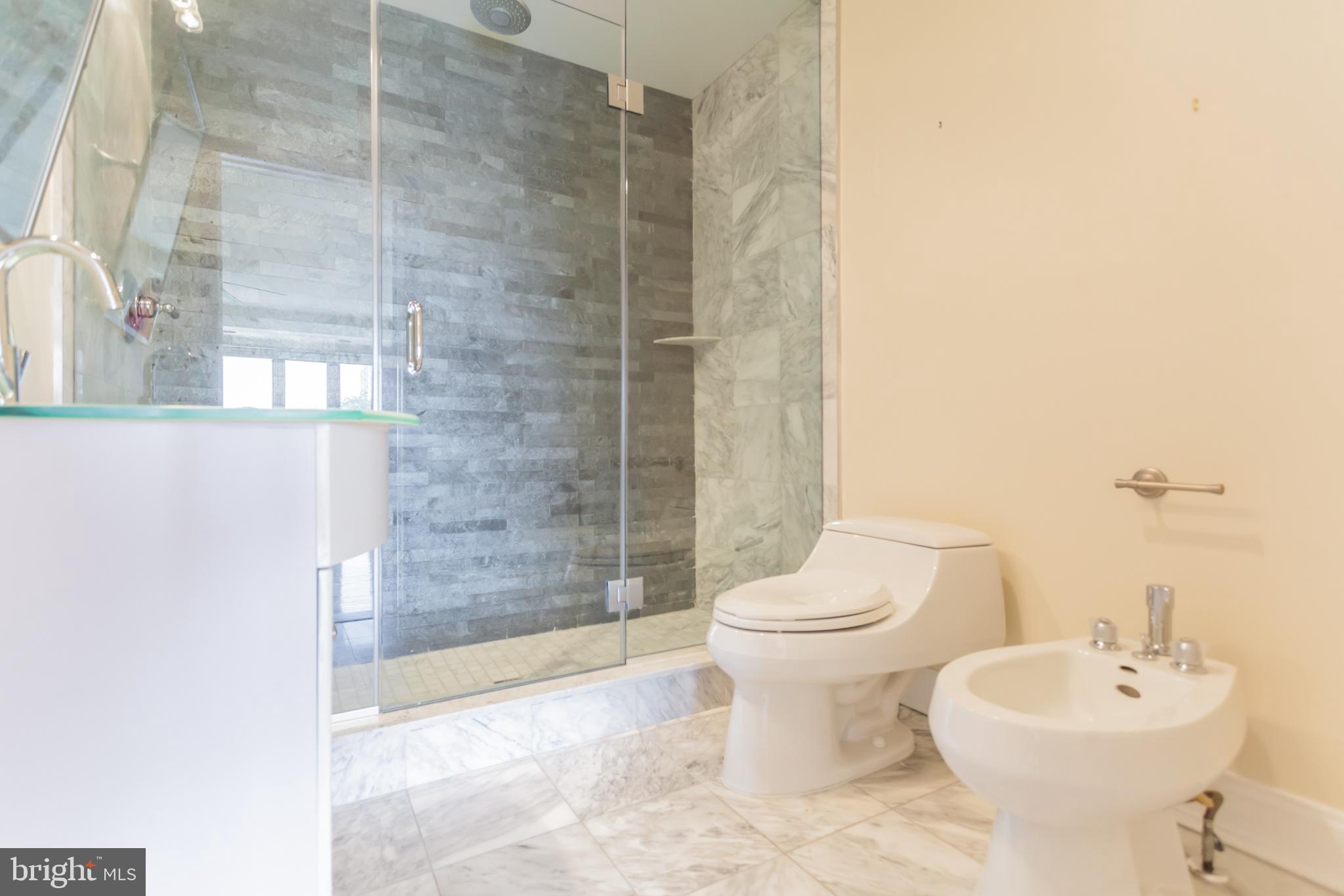 730 South Front Street, Unit R Philadelphia, PA 19147 - Photo 22 of 32 2nd Master Bath