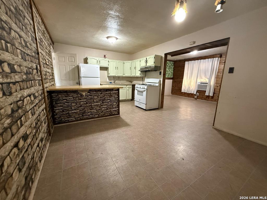 1079 Trinity Street Eagle Pass, TX 78852 - Photo 6 of 15