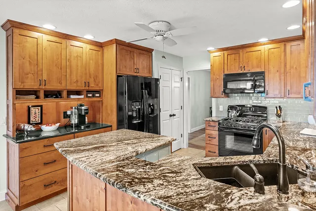 $435,000 | 21 Pendleton Way, Bloomington, IL 61704