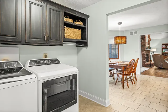 $435,000 | 21 Pendleton Way, Bloomington, IL 61704