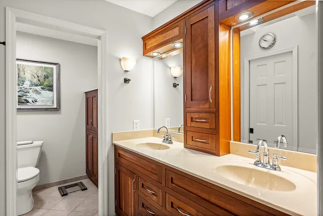 $435,000 | 21 Pendleton Way, Bloomington, IL 61704