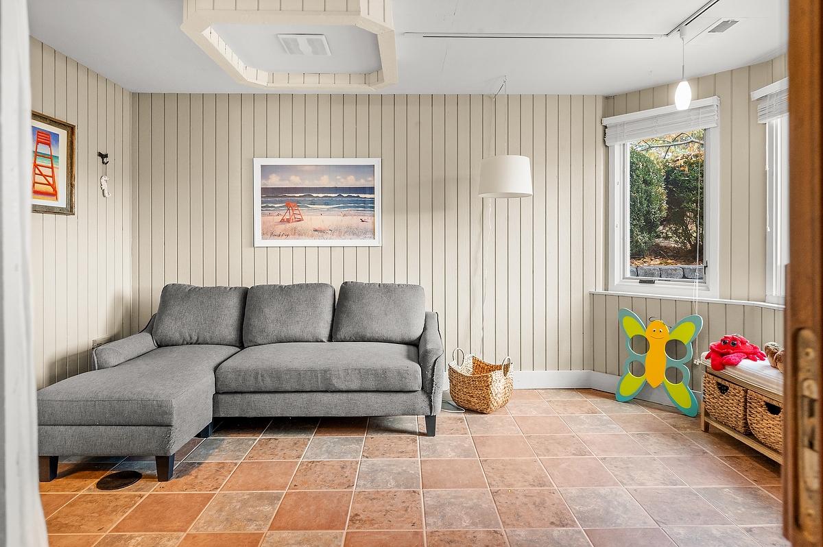 21 Pendleton Way Bloomington, IL 61704 - Photo 38 of 55 a living room with furniture and a window