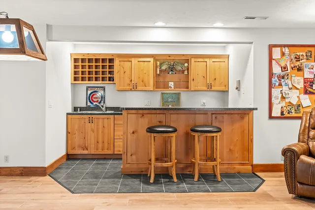 $435,000 | 21 Pendleton Way, Bloomington, IL 61704