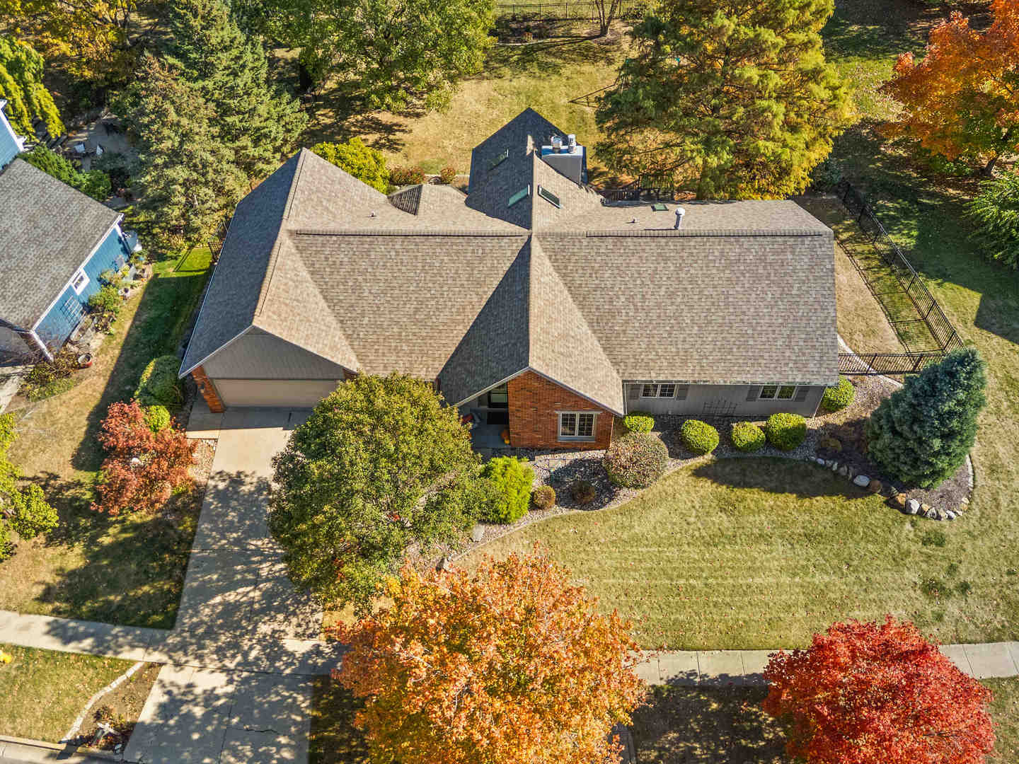 21 Pendleton Way Bloomington, IL 61704 - Photo 45 of 55 a aerial view of a house with a yard and large trees