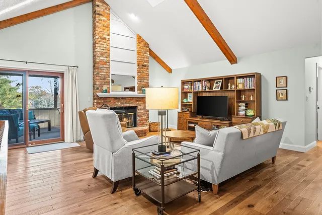 $435,000 | 21 Pendleton Way, Bloomington, IL 61704