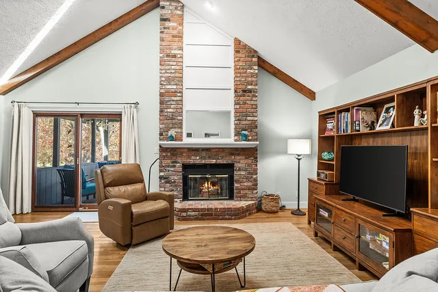 $435,000 | 21 Pendleton Way, Bloomington, IL 61704