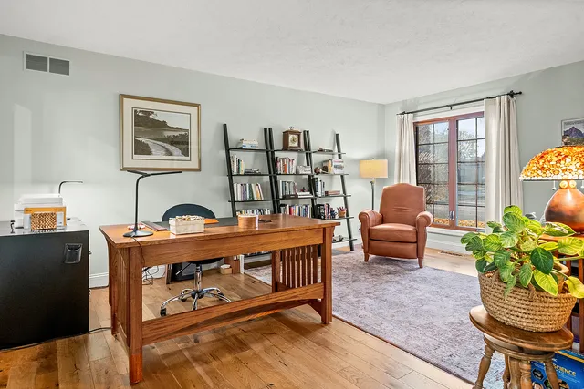 $435,000 | 21 Pendleton Way, Bloomington, IL 61704