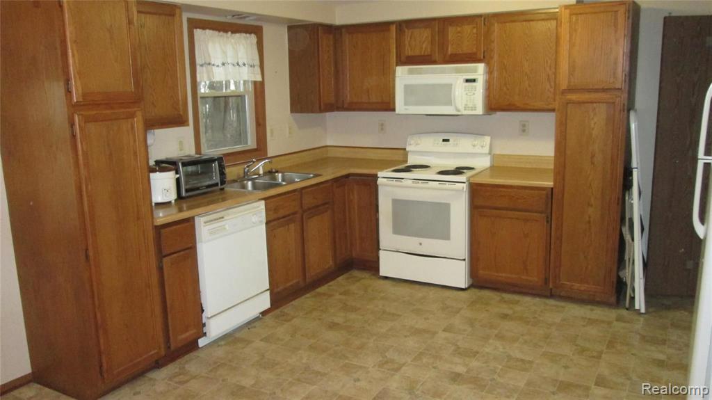 1690 South Boulevard Rochester, MI 48309 - Photo 14 of 24