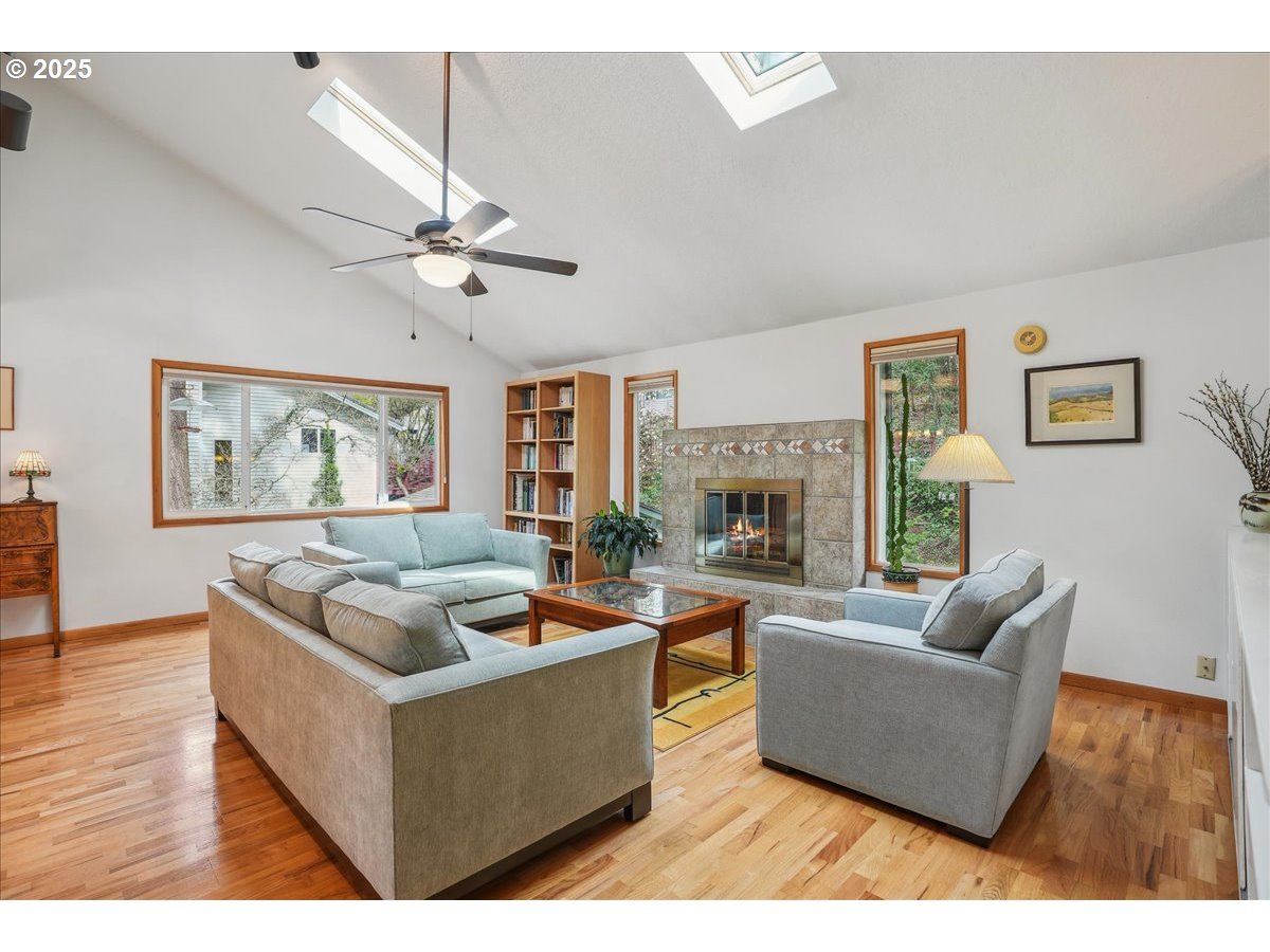 5131 Southwest Multnomah Boulevard Portland, OR 97219 - Photo 4 of 39 Gallery Image 4
