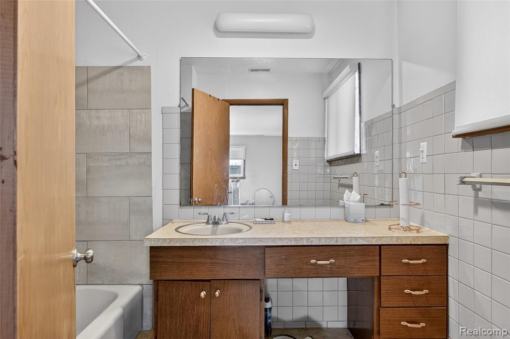 7975 Bendix Road Brighton, MI 48114 - Photo 48 of 90 Gallery Image 48