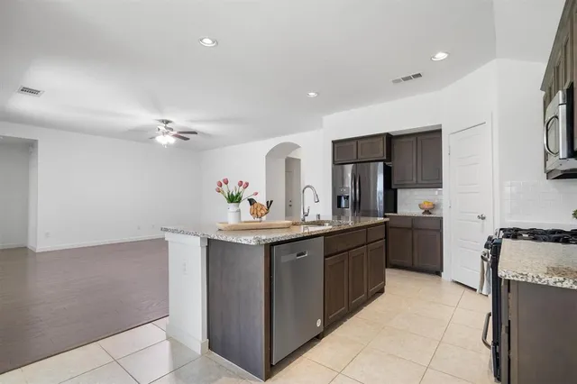 $325,000 | 1620 Meadow Trail Lane, Aubrey, TX 76227