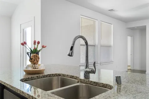 $325,000 | 1620 Meadow Trail Lane, Aubrey, TX 76227