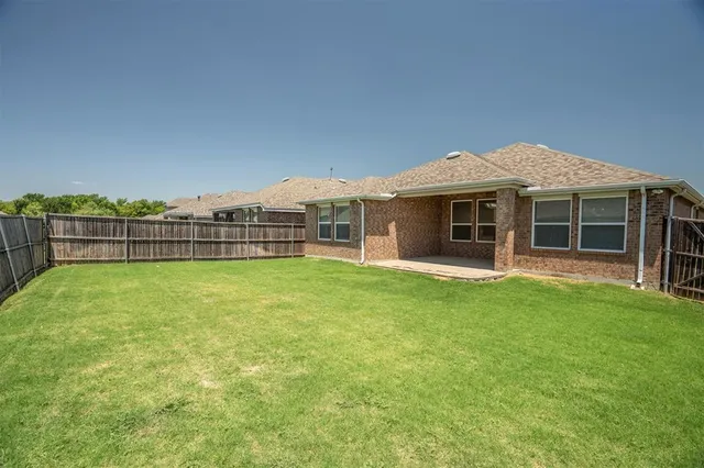$325,000 | 1620 Meadow Trail Lane, Aubrey, TX 76227