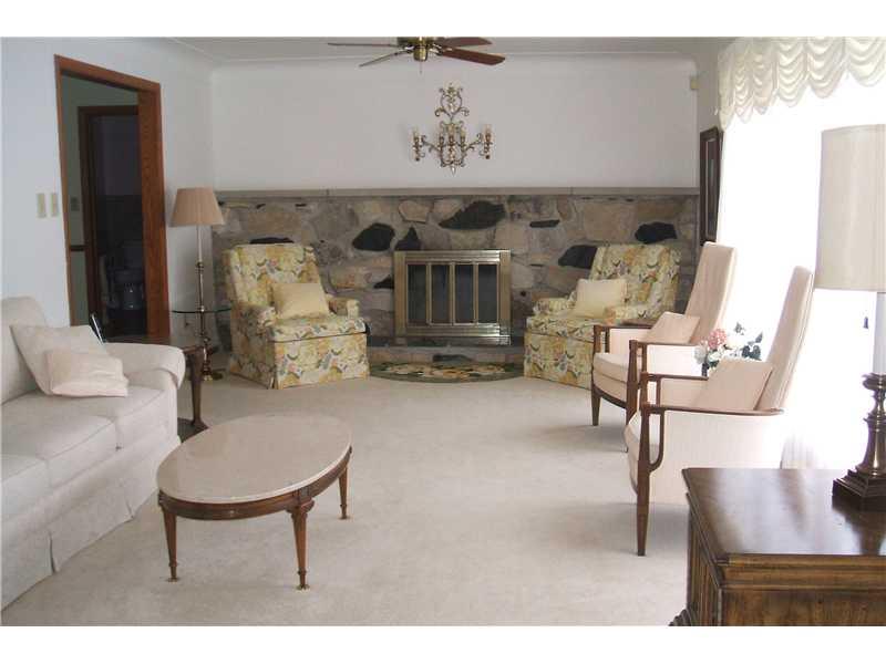 1602 Old Butler Road New Castle, PA 16101 - Photo 3 of 13 Living Room.