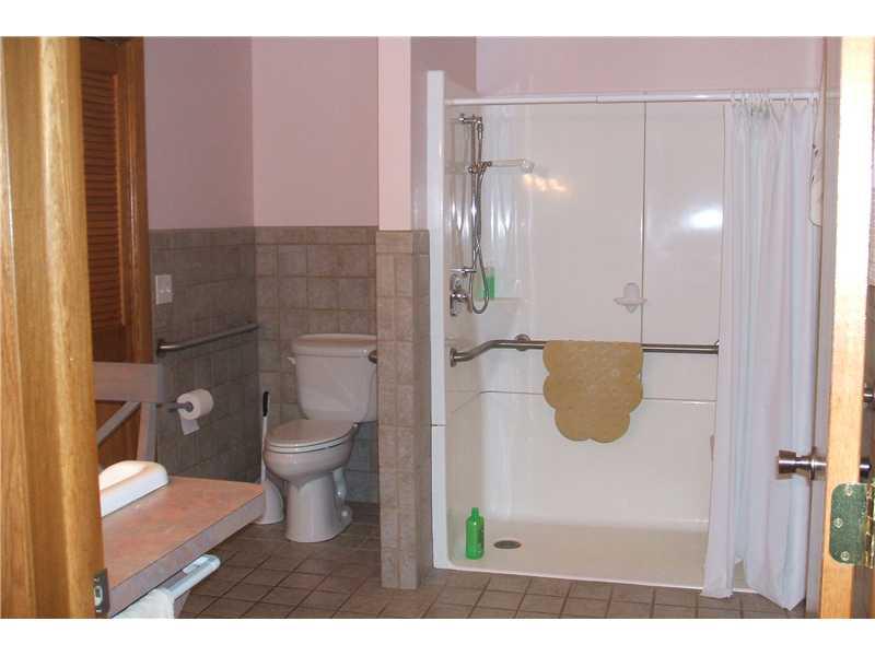 1602 Old Butler Road New Castle, PA 16101 - Photo 7 of 13 Full Bath.