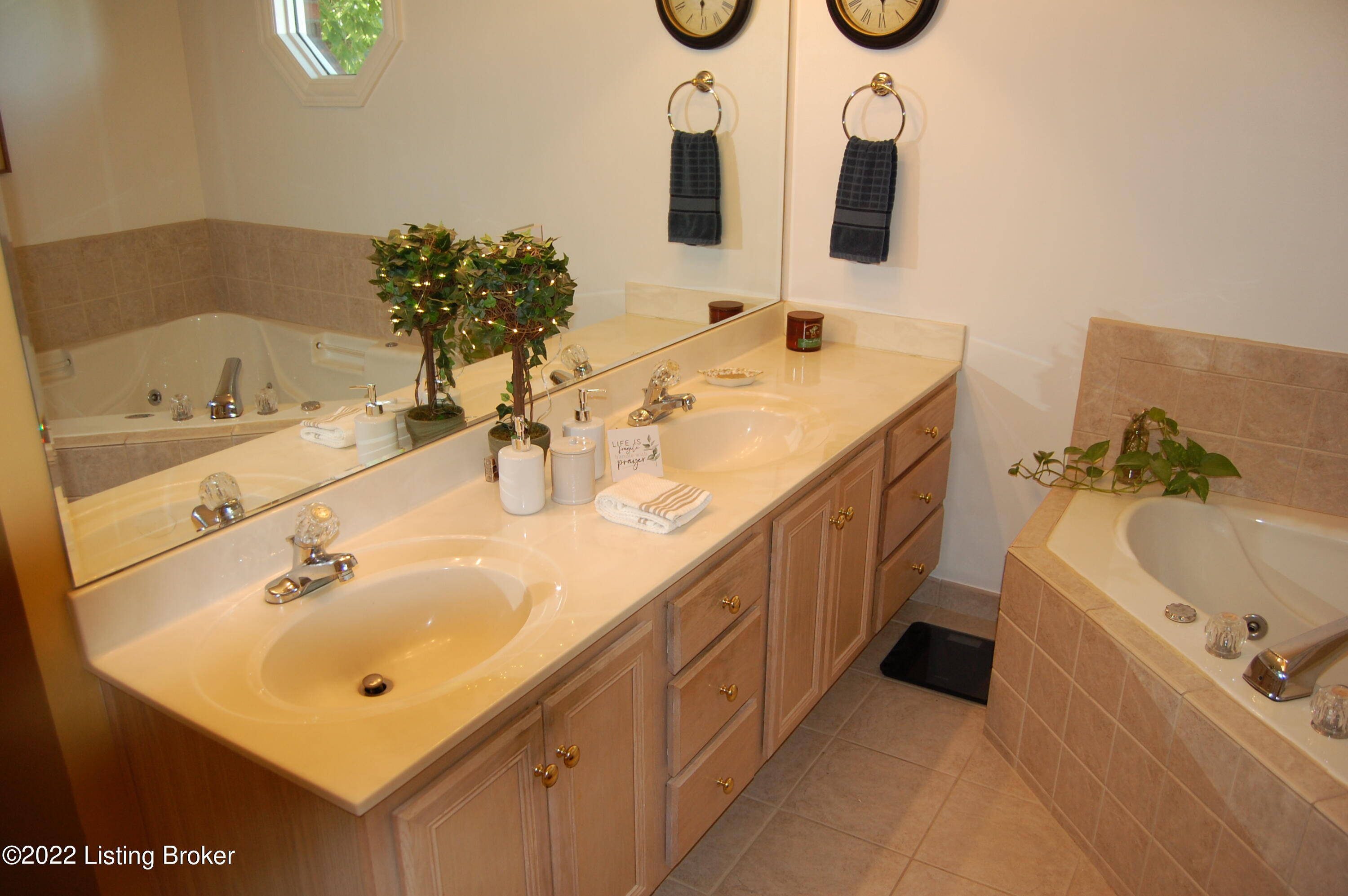 754 Floyds Fork Road Shepherdsville, KY 40165 - Photo 10 of 53 Master Bath