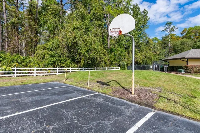 a view of a house with backyard and garden