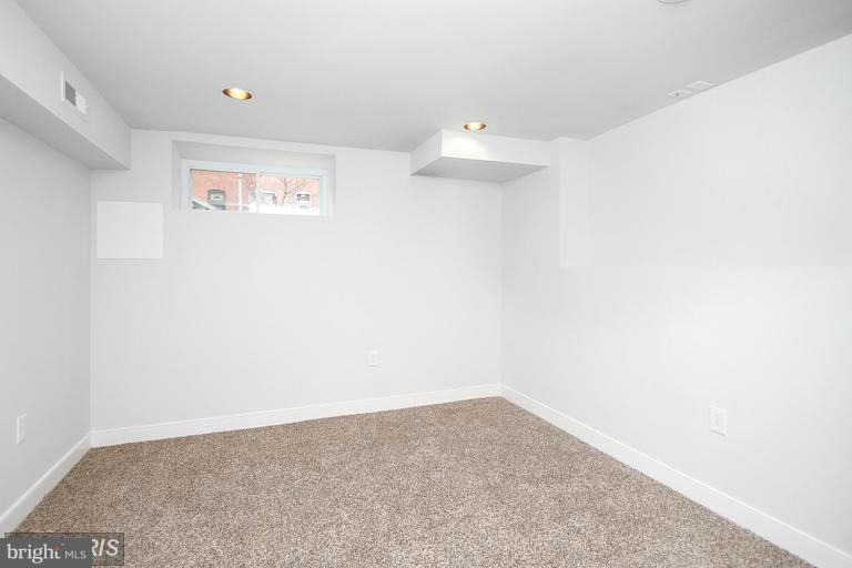 128 Rochester Place Baltimore, MD 21224 - Photo 22 of 26 Bedroom